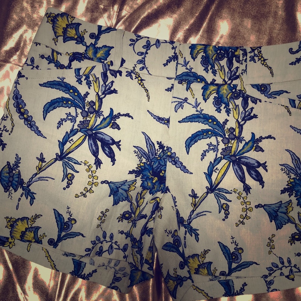 LOFT, never worn floral short  size 00